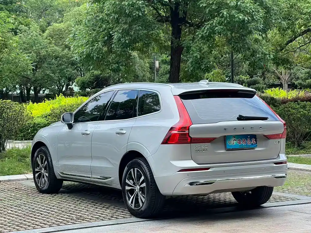 Volvo XC60 2022 — фото 4