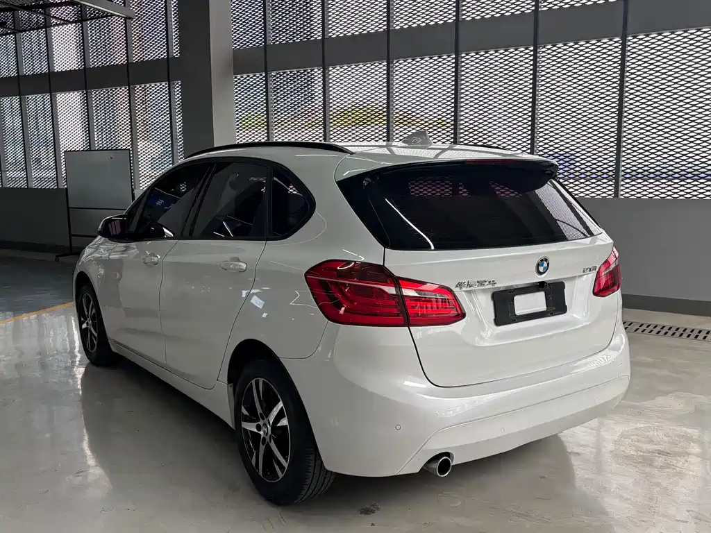 BMW 2 Series Active Tourer 2017 — фото 14