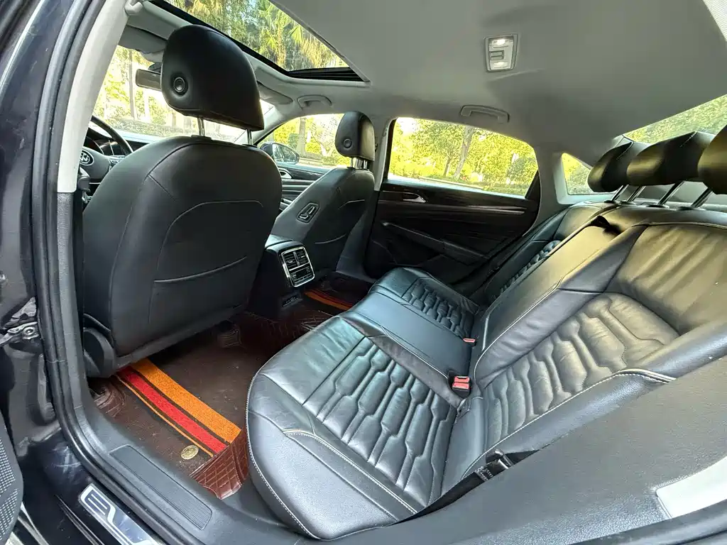 Volkswagen Passat 2021