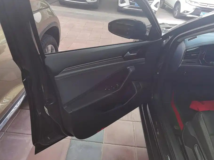 Volkswagen Sagitar 2021
