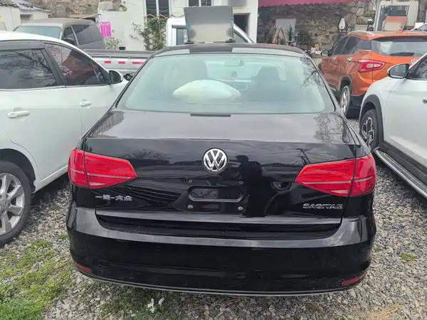 Volkswagen Sagitar 2016