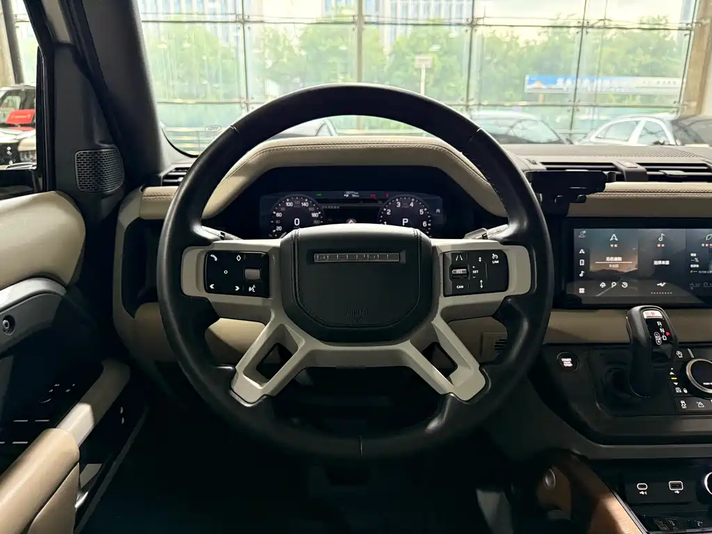 Land Rover Defender 2021 — фото 13