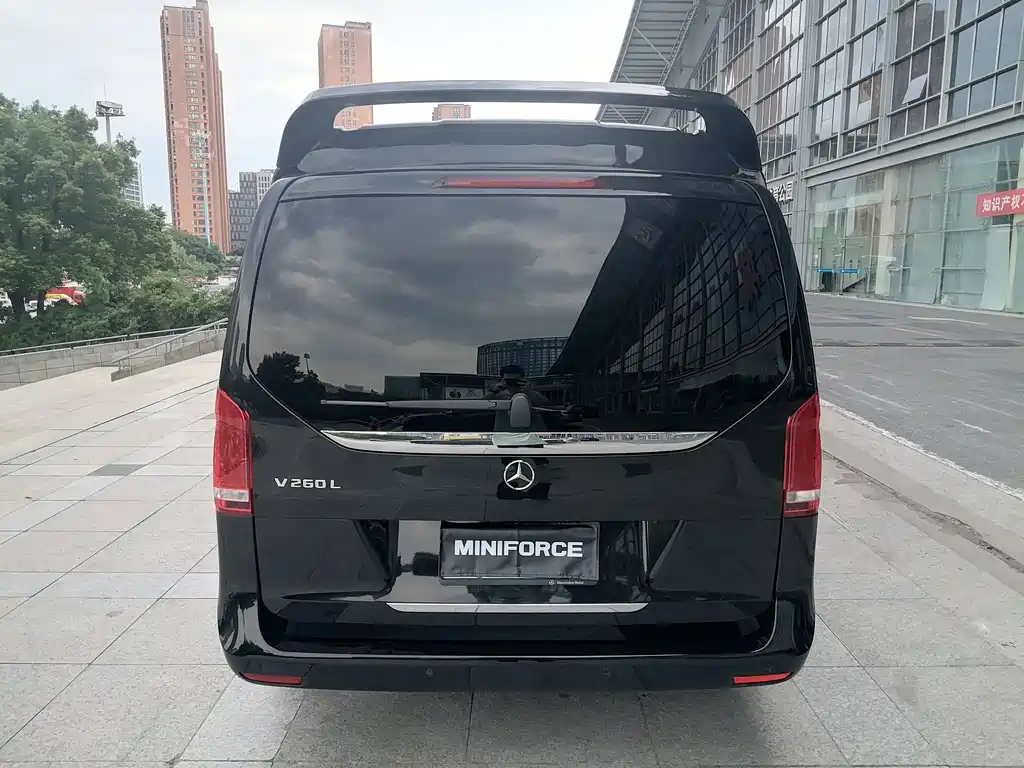 Mercedes-Benz V-Class 2021 — фото 10