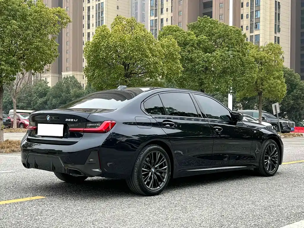 BMW 3 Series 2025 — фото 17