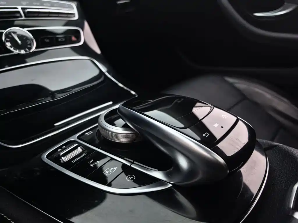 Mercedes-Benz E-Class 2016 — фото 12