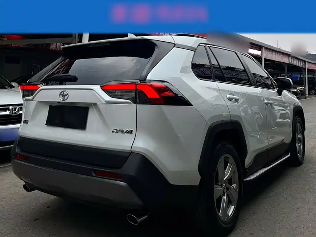 Toyota RAV4 2021 — фото 8