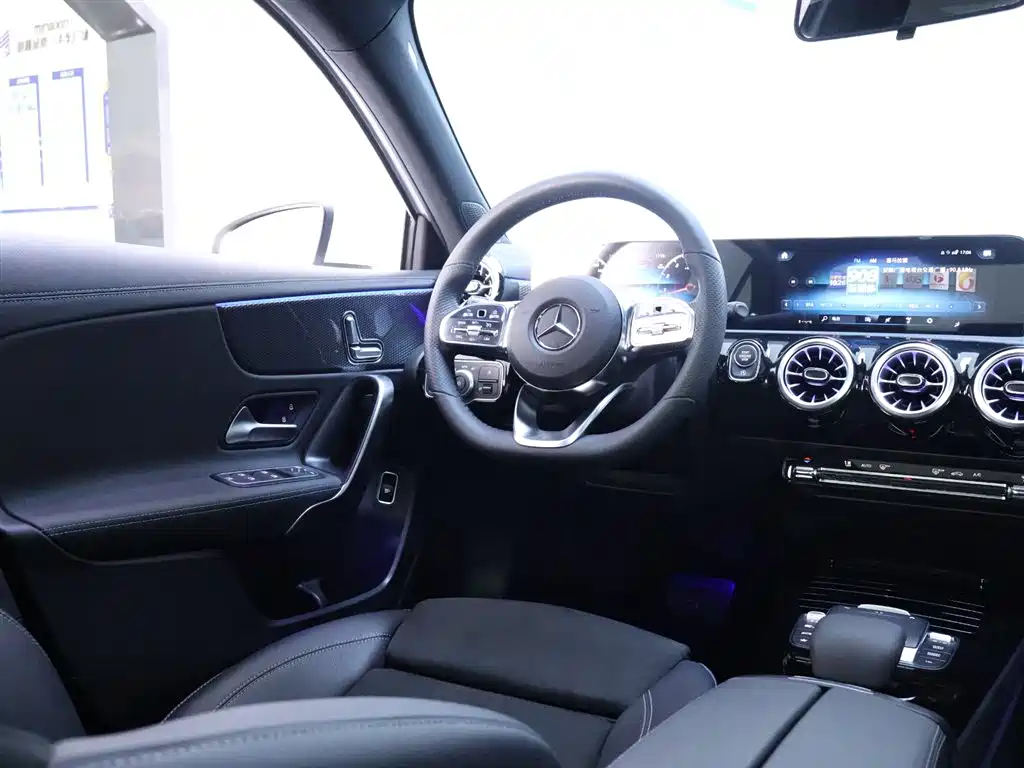 Mercedes-Benz A-Class 2023 — фото 14