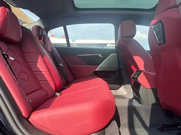 BMW i5 2025