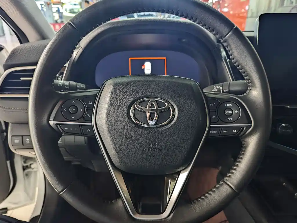 Toyota Camry 2022 — фото 6