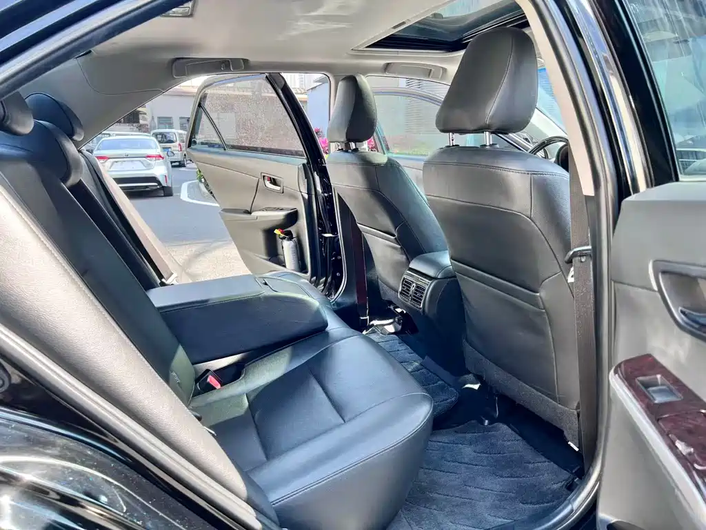 Toyota Camry 2015 — фото 7