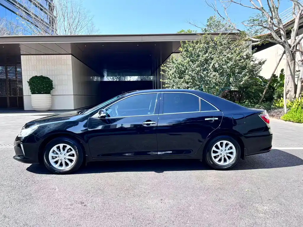 Toyota Camry 2015 — фото 10