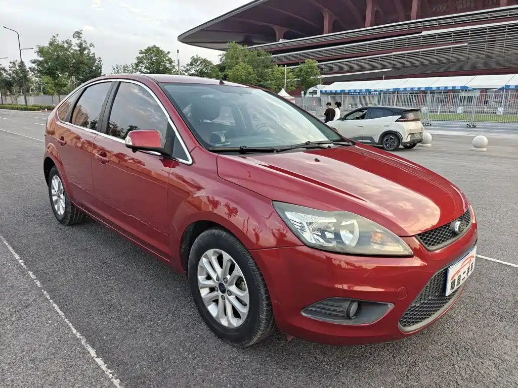 Ford Focus 2015 — фото 8