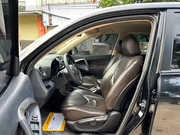 Toyota RAV4 2011