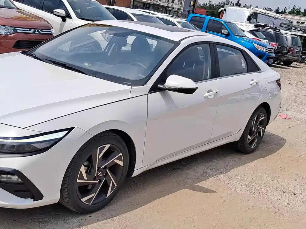 Hyundai Elantra 2023