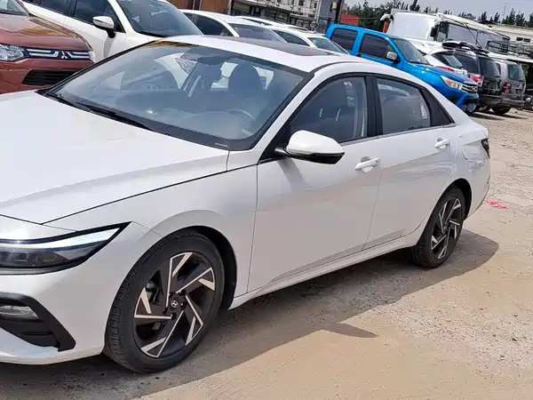 Hyundai Elantra 2023