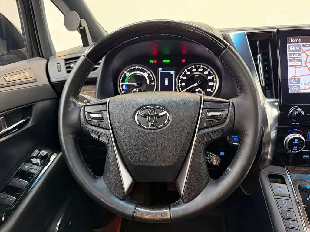 Toyota Alphard 2022 — фото 12