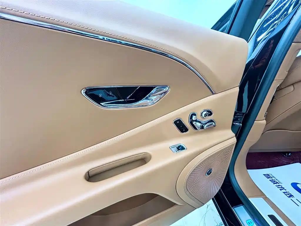 Bentley Flying Spur 2022 — фото 23