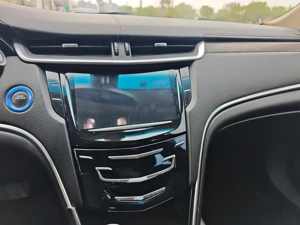 Cadillac XTS 2018 — фото 18