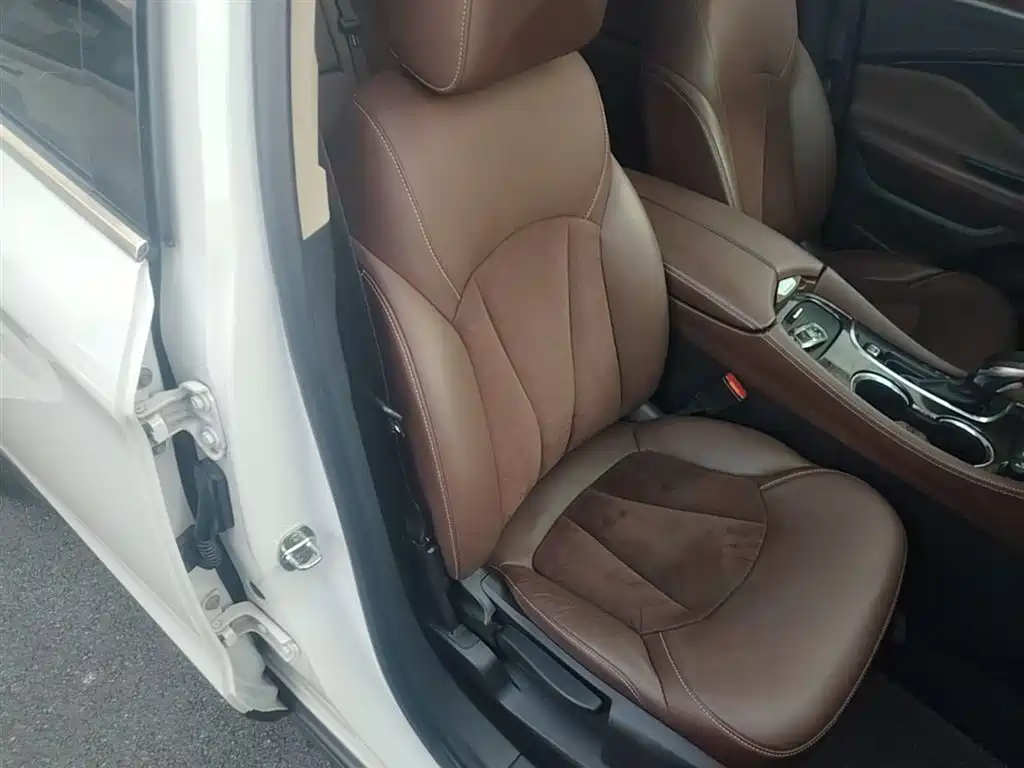 Buick Envision Plus 2017 — фото 25