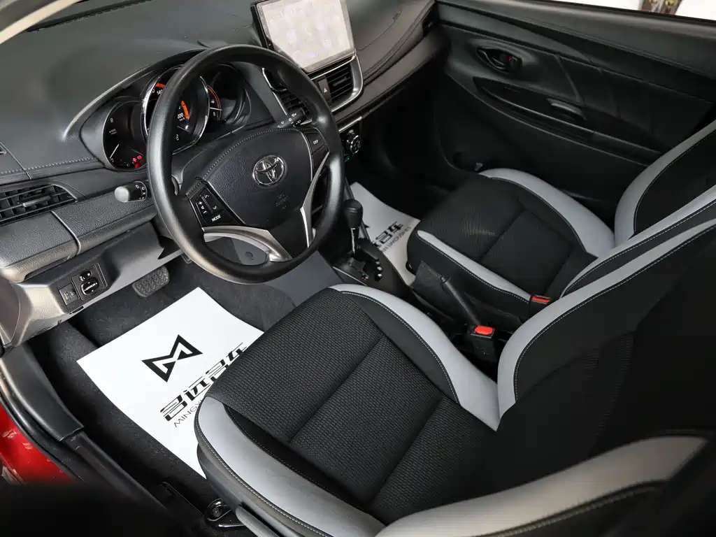 Toyota Yaris L 2023 — фото 6