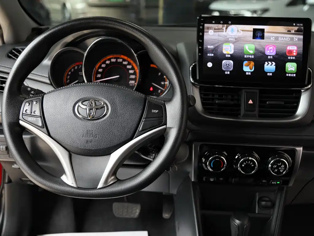 Toyota Yaris L 2023 — фото 9