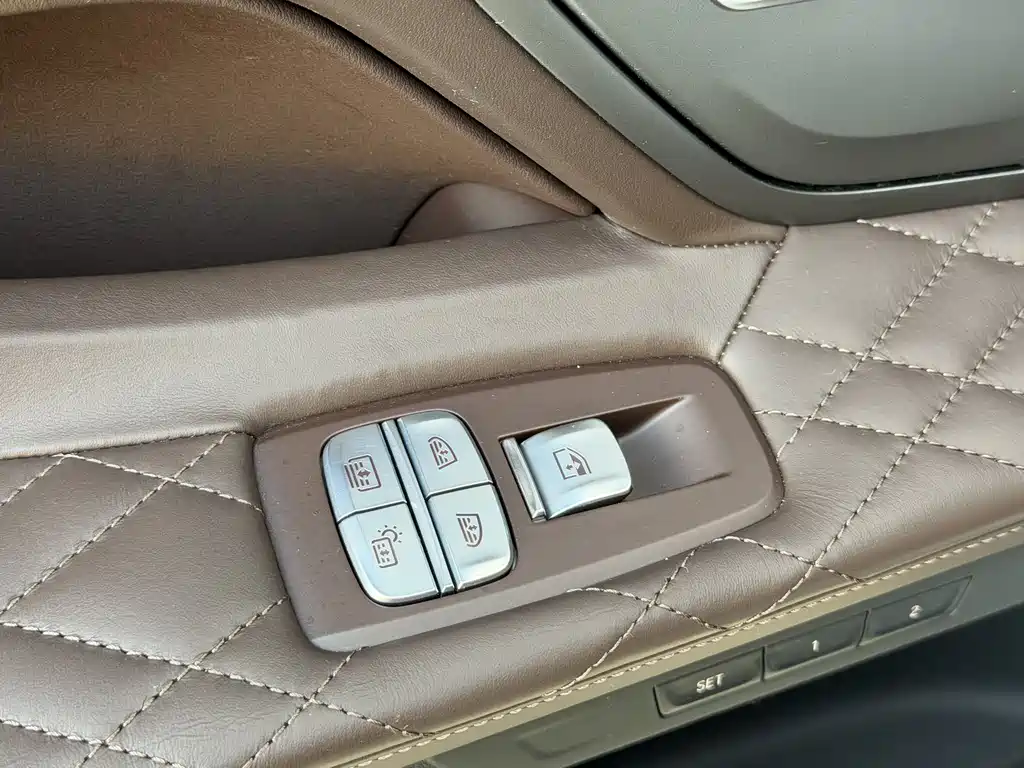 BMW 7 Series 2020 — фото 13