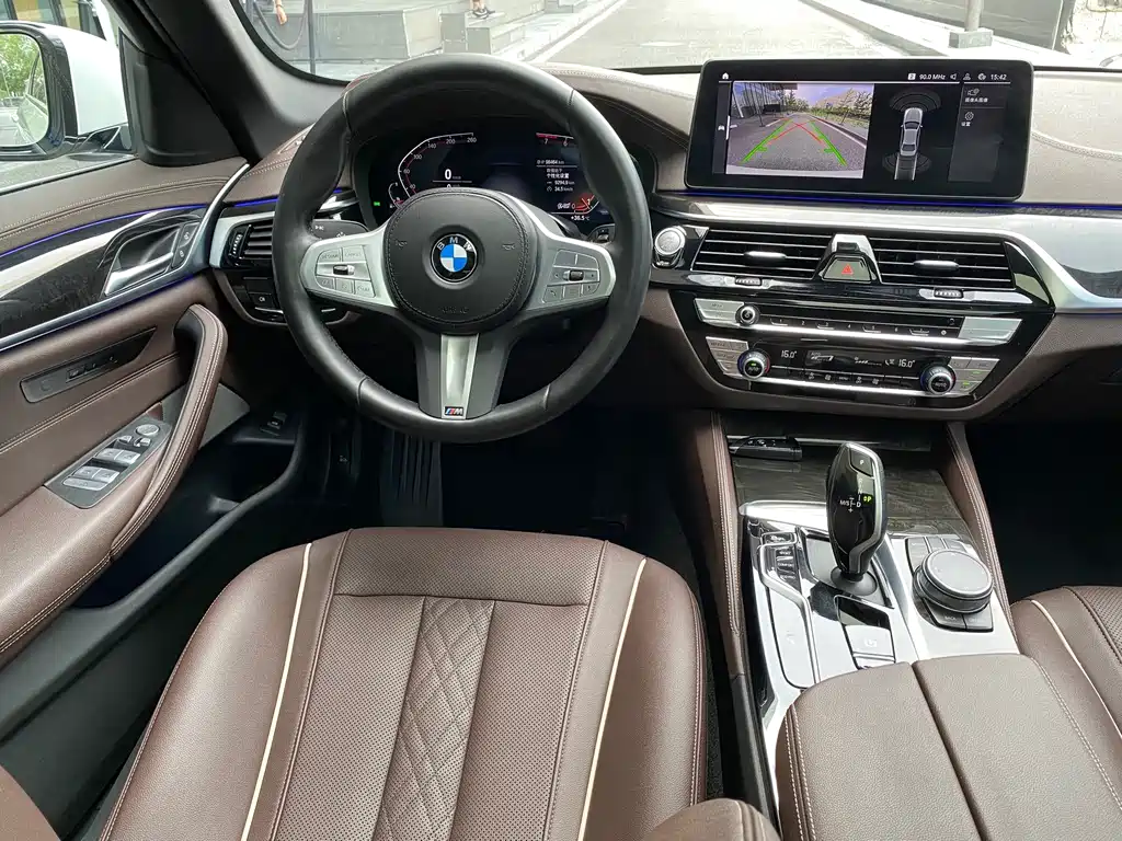 BMW 5 Series 2024 — фото 13