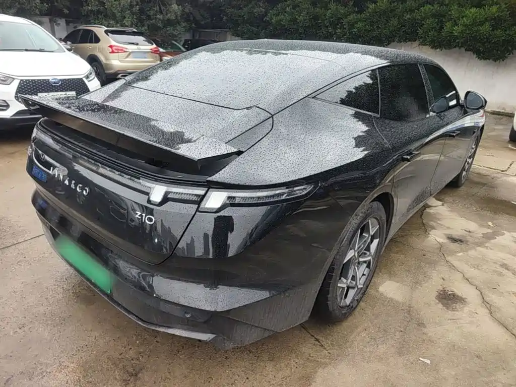 Lynk & Co Z10 2025