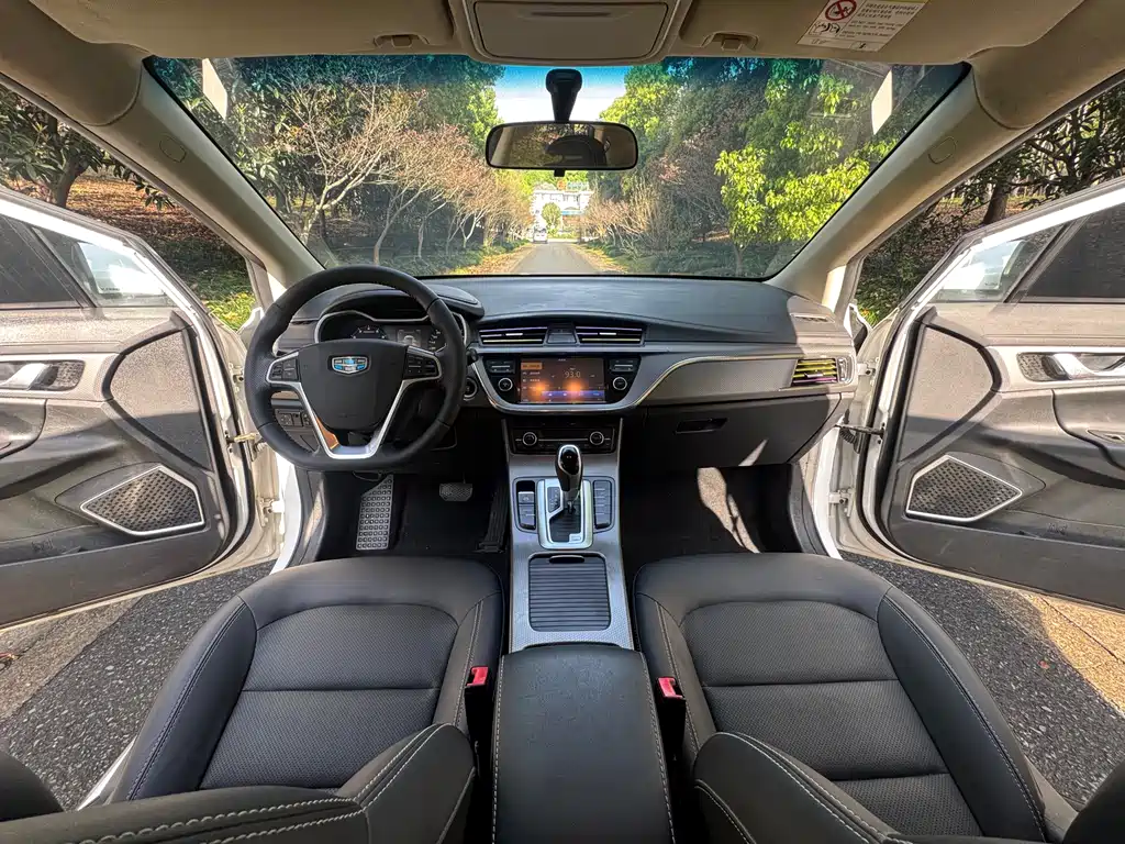 Geely Emgrand GS 2017 — фото 15