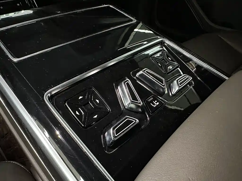 Audi A8 2021 — фото 15