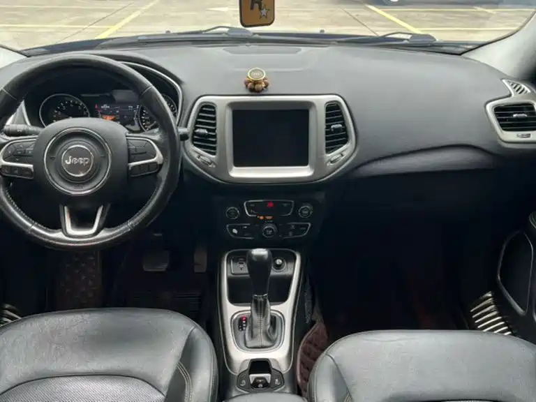 Jeep Compass 2018 — фото 24