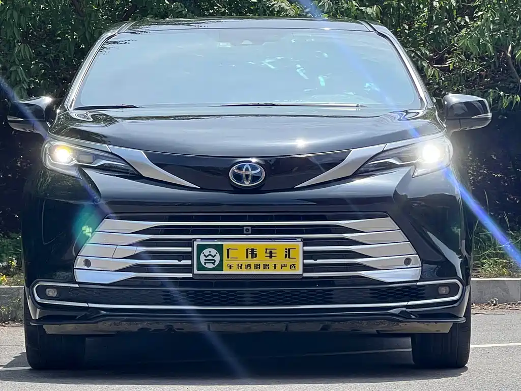 Toyota Sienna 2024 — фото 2