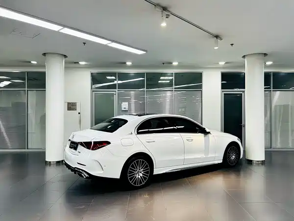 Mercedes-Benz C-Class 2024