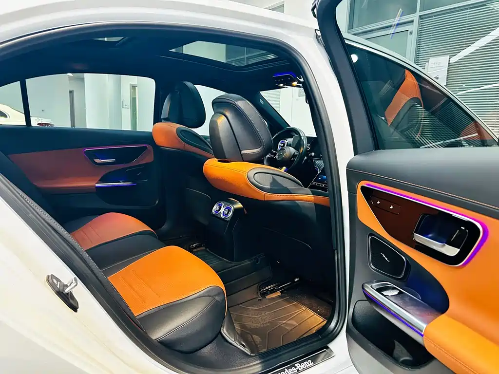 Mercedes-Benz C-Class 2024 — фото 16