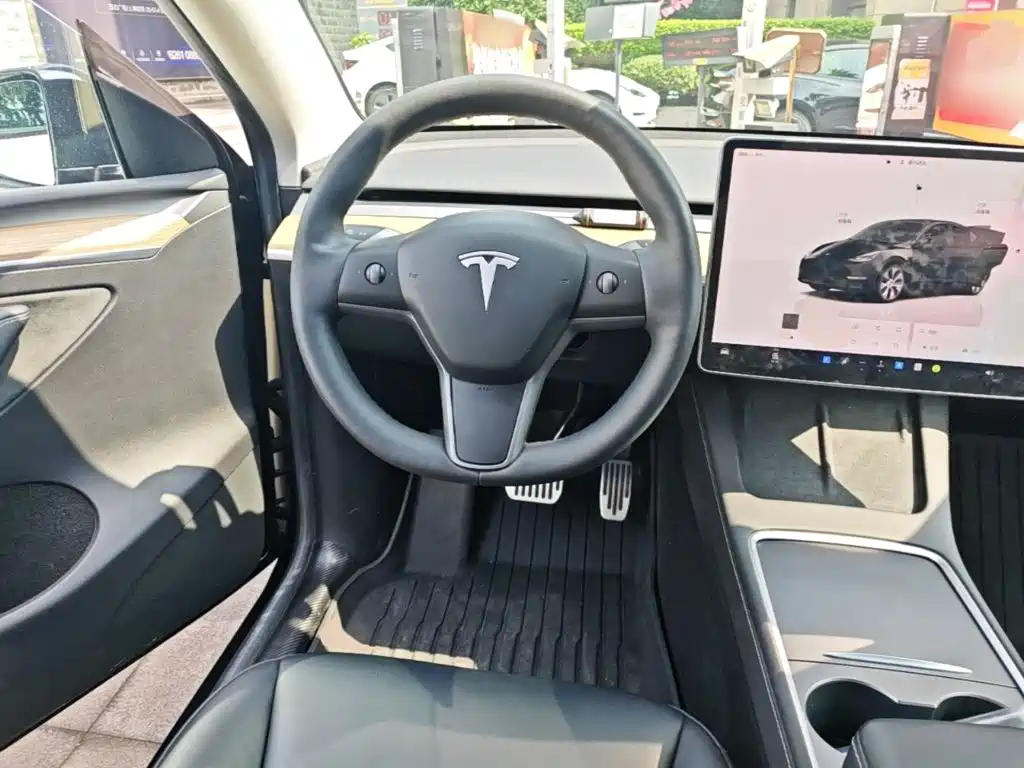 Tesla Model Y 2023 — фото 11
