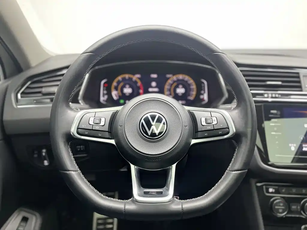 Volkswagen Tiguan L 2021 — фото 17