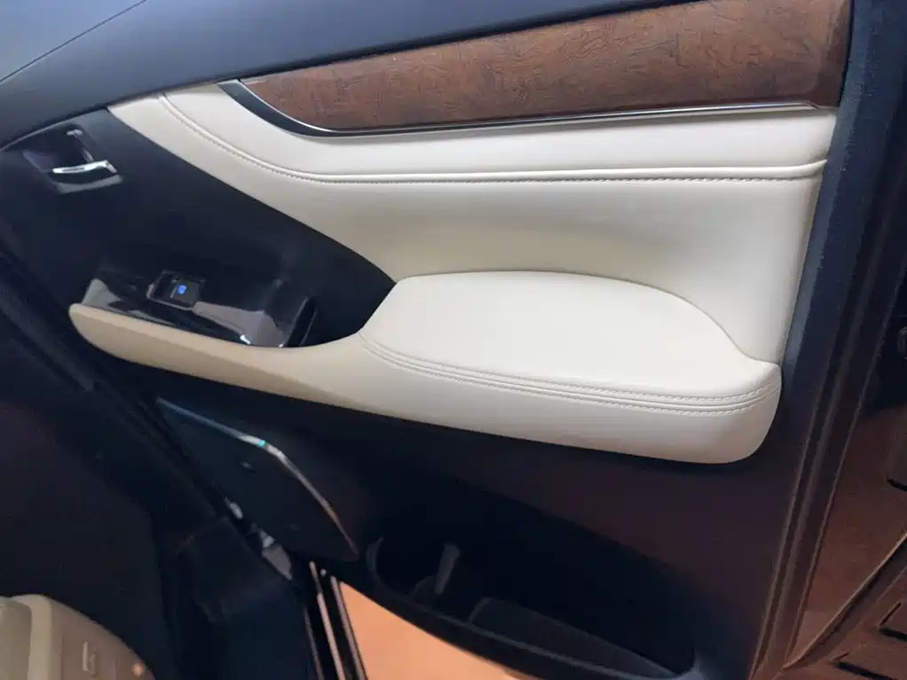 Toyota Alphard 2017 — фото 3