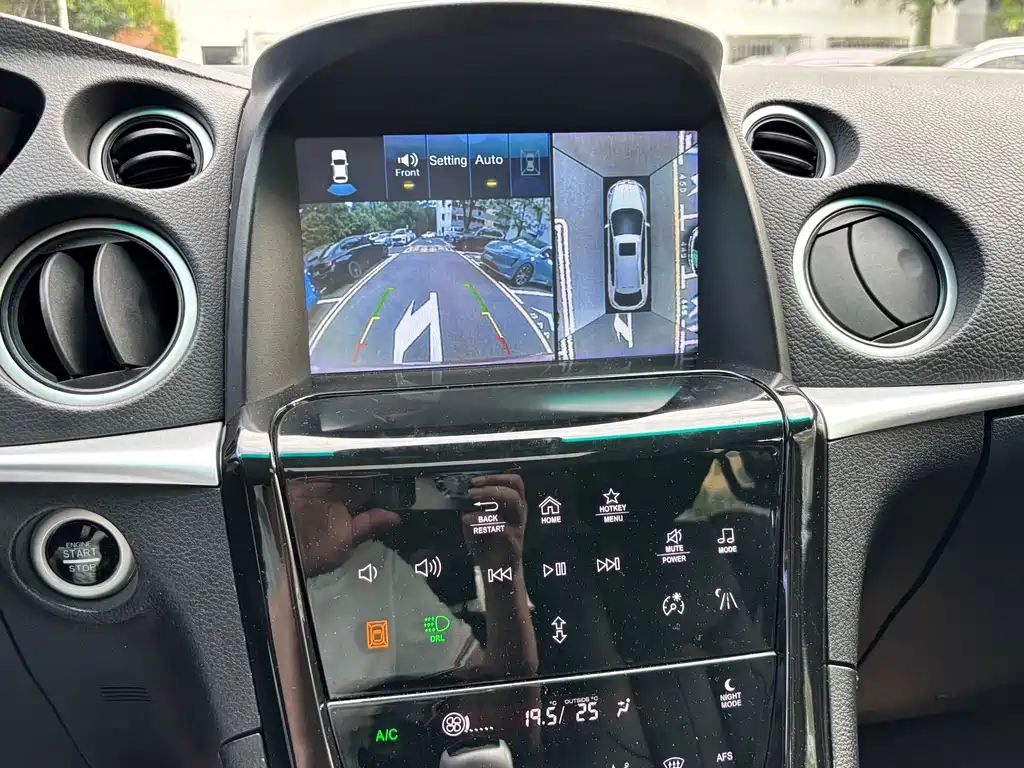 Luxgen Big 7 SUV 2015 — фото 19