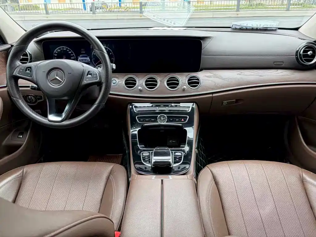 Mercedes-Benz E-Class 2017 — фото 11