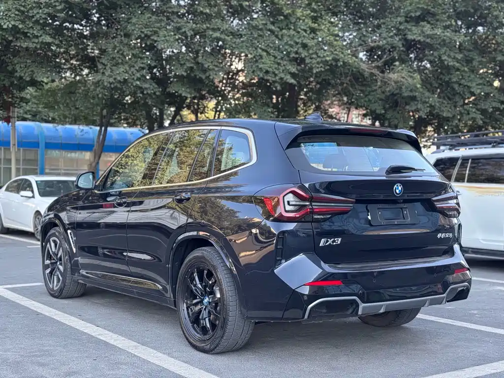 BMW iX3 2023 — фото 12