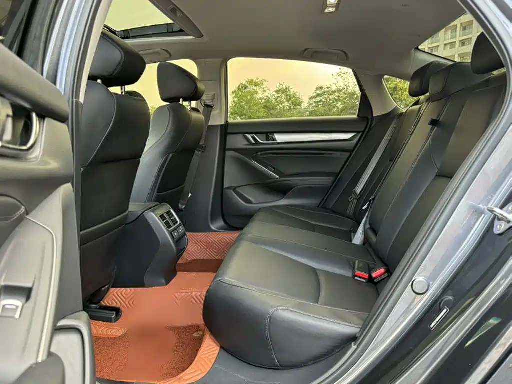 Honda Accord 2022 — фото 13