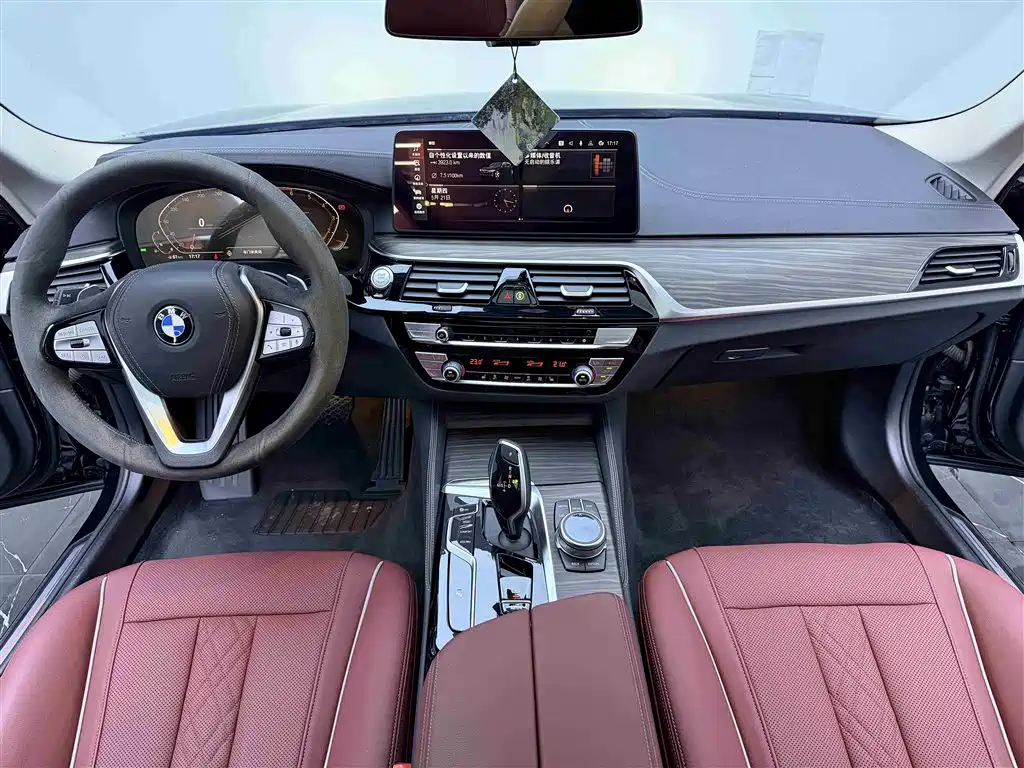 BMW 5 Series 2021 — фото 12