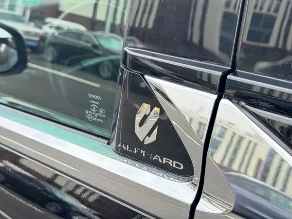 Toyota Alphard 2024