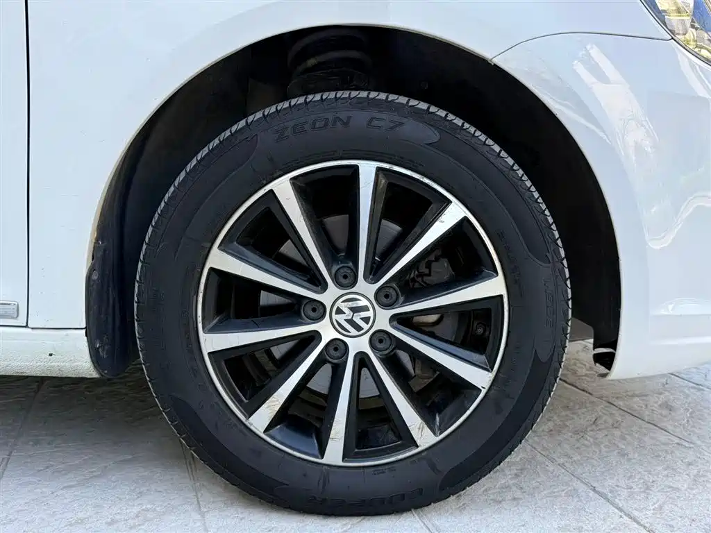 Volkswagen Touran 2016 — фото 10