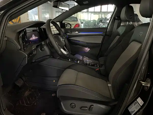 Volkswagen Golf 2025