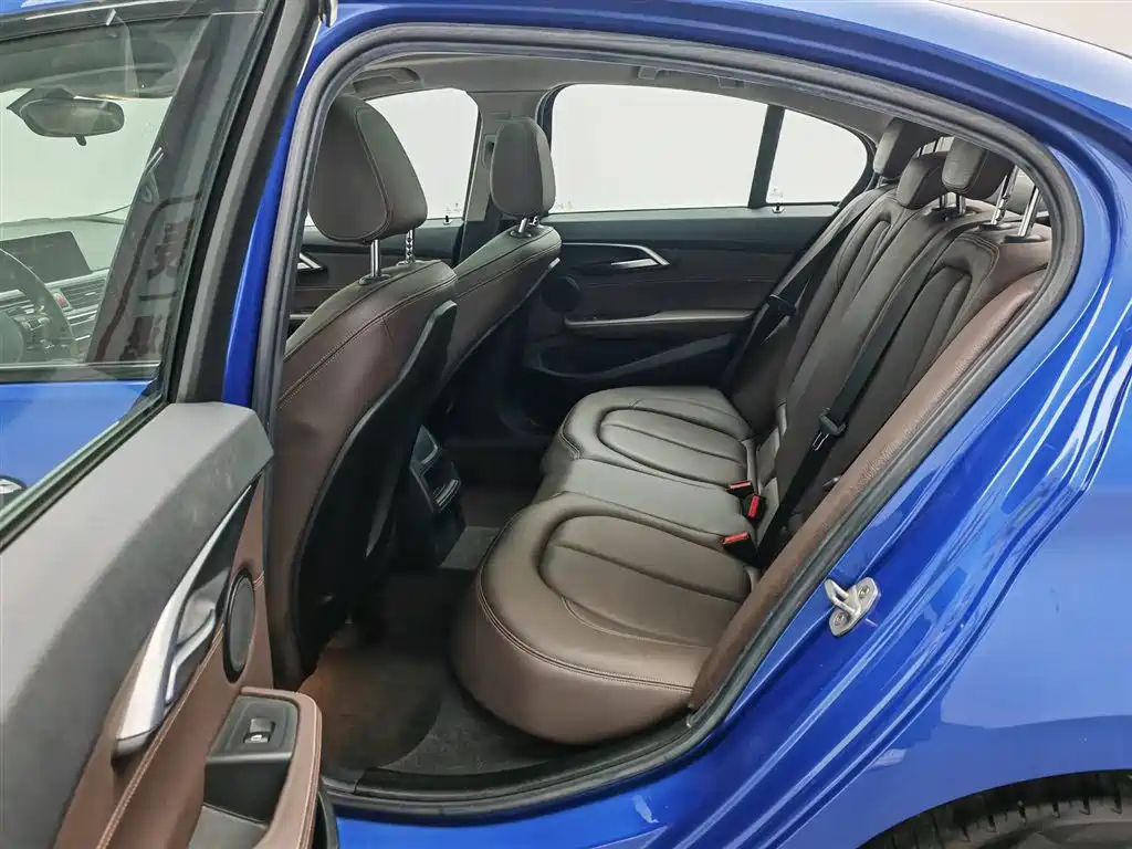 BMW 1 Series 2019 — фото 15