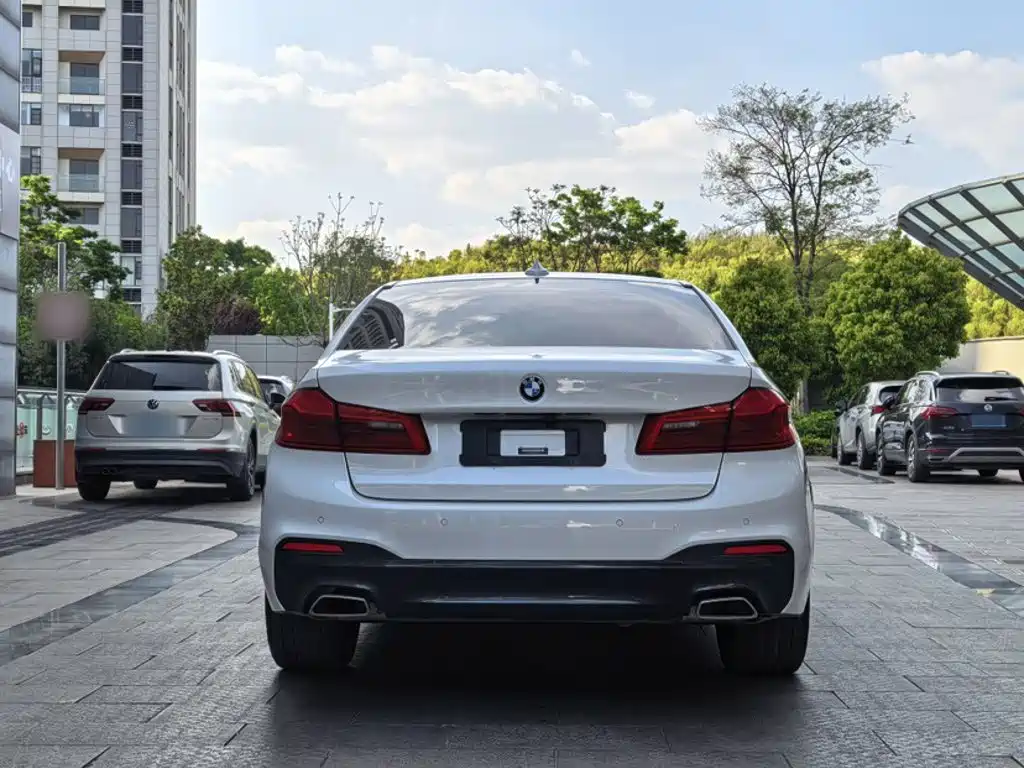 BMW 5 Series 2021 — фото 10