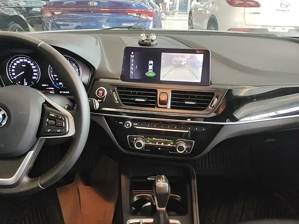 BMW 1 Series 2019 — фото 13