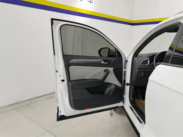 Volkswagen T-Roc 2023