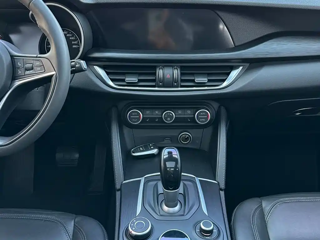Alfa Romeo Stelvio 2018 — фото 23